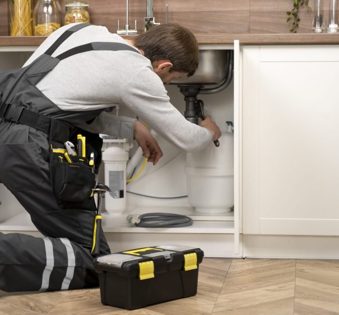 service-maintenance-worker-repairing