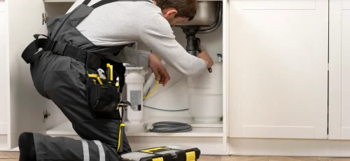 service-maintenance-worker-repairing